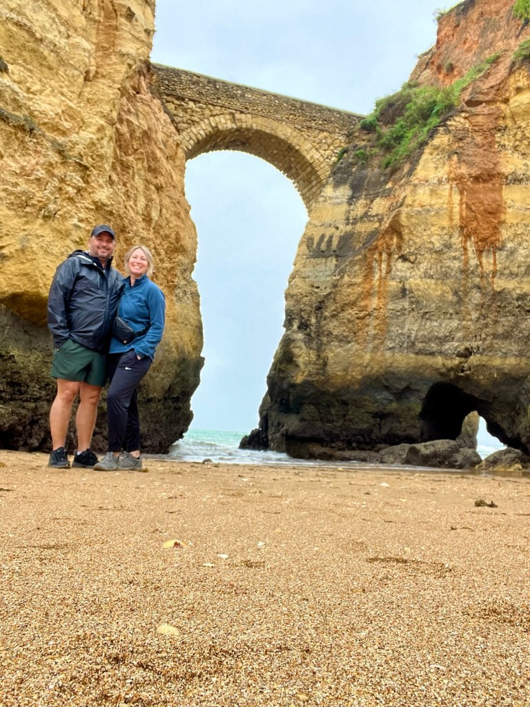 Couple in front of an arch at Praia dos Estudantes