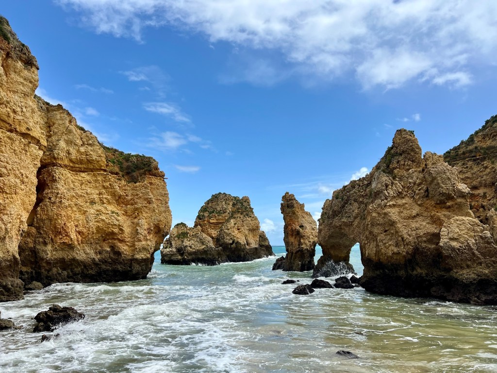 Rock formations in the water at Ponta da Piedade